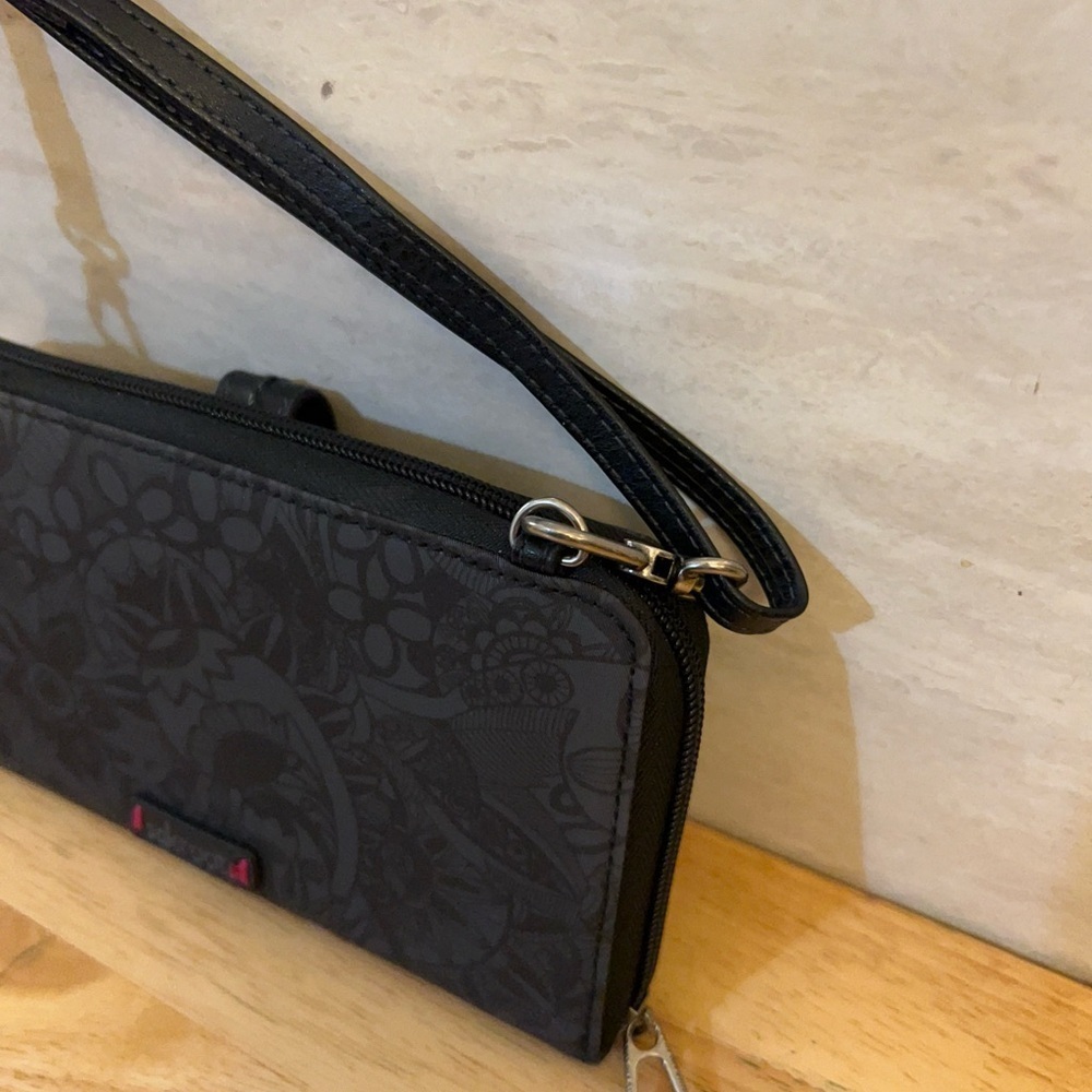 Sakroots Artist Circle Charcoal Floral Crossbody Clutch - Picture 2 of 12
